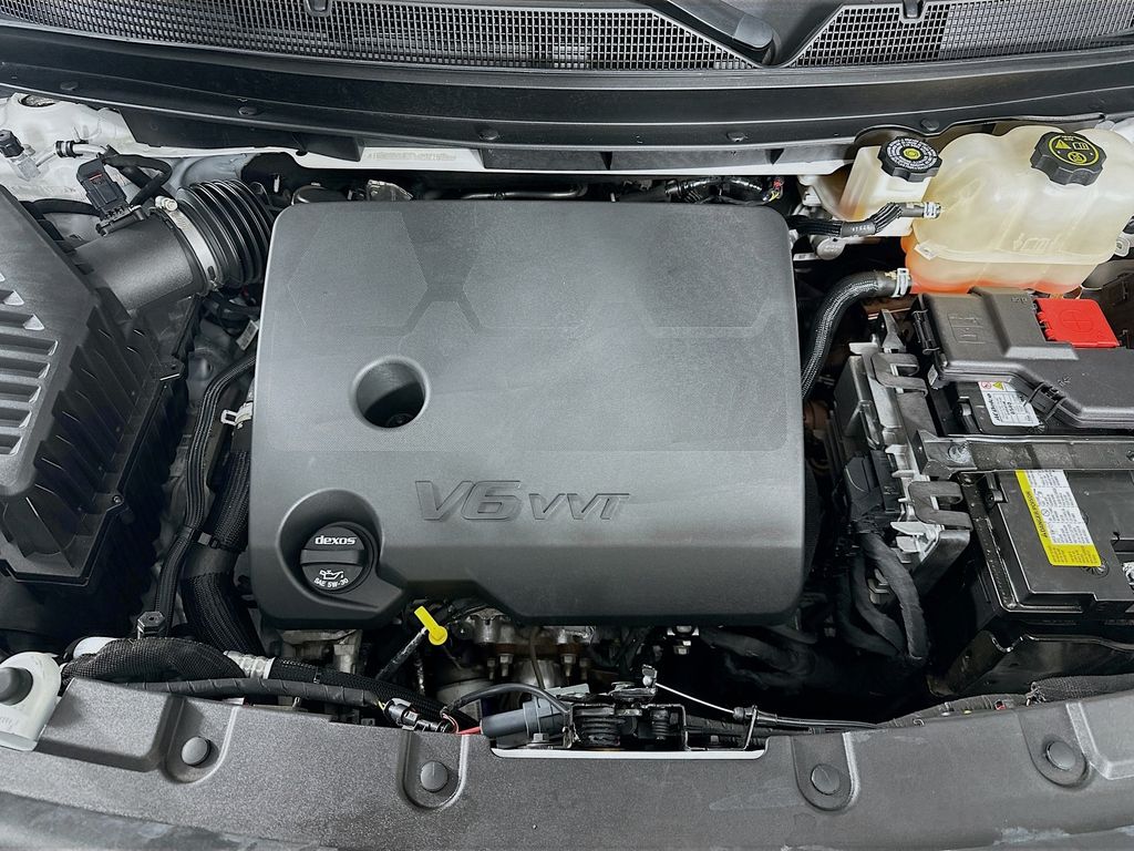 Used 2023 White Chevrolet Premier image 31