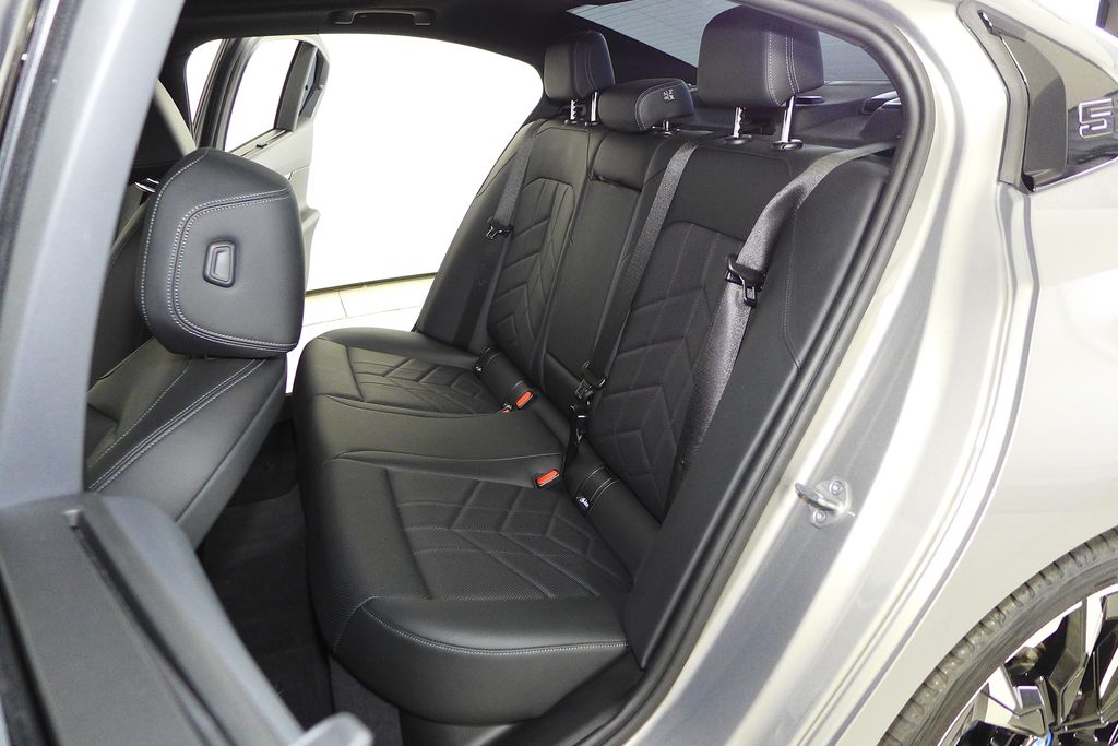 Thumbnail: 2024 BMW i5 - 21