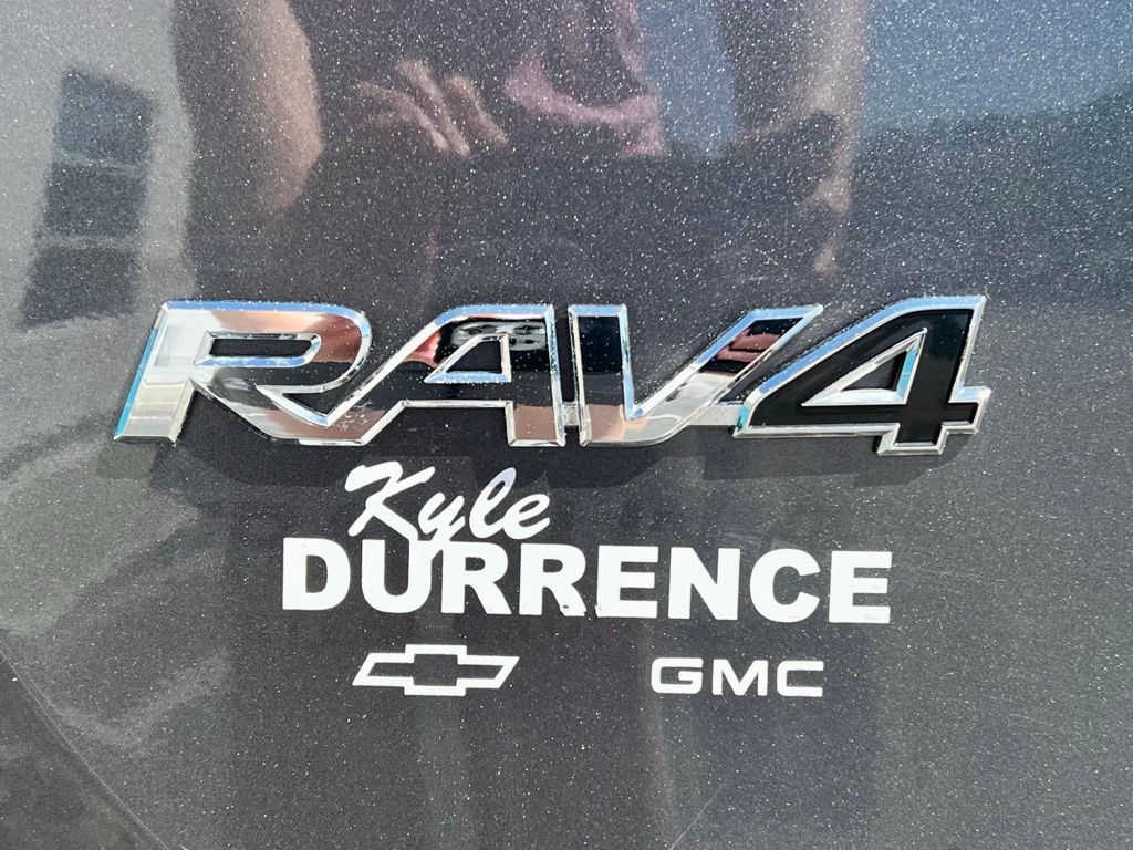 2018 Toyota RAV4 SE photo