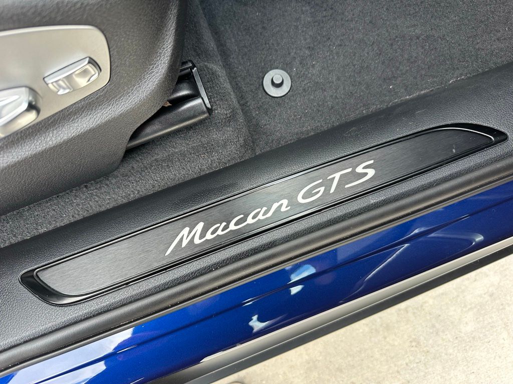 Thumbnail: 2025 Porsche Macan - 22