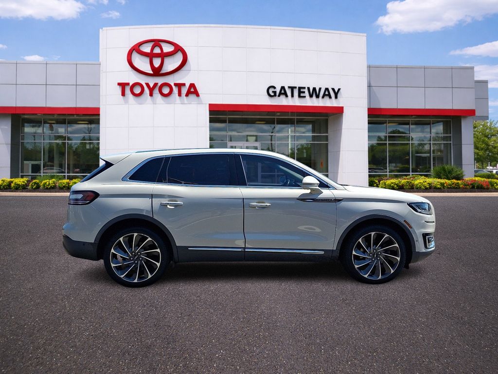 Thumbnail: 2019 Lincoln Nautilus - 4