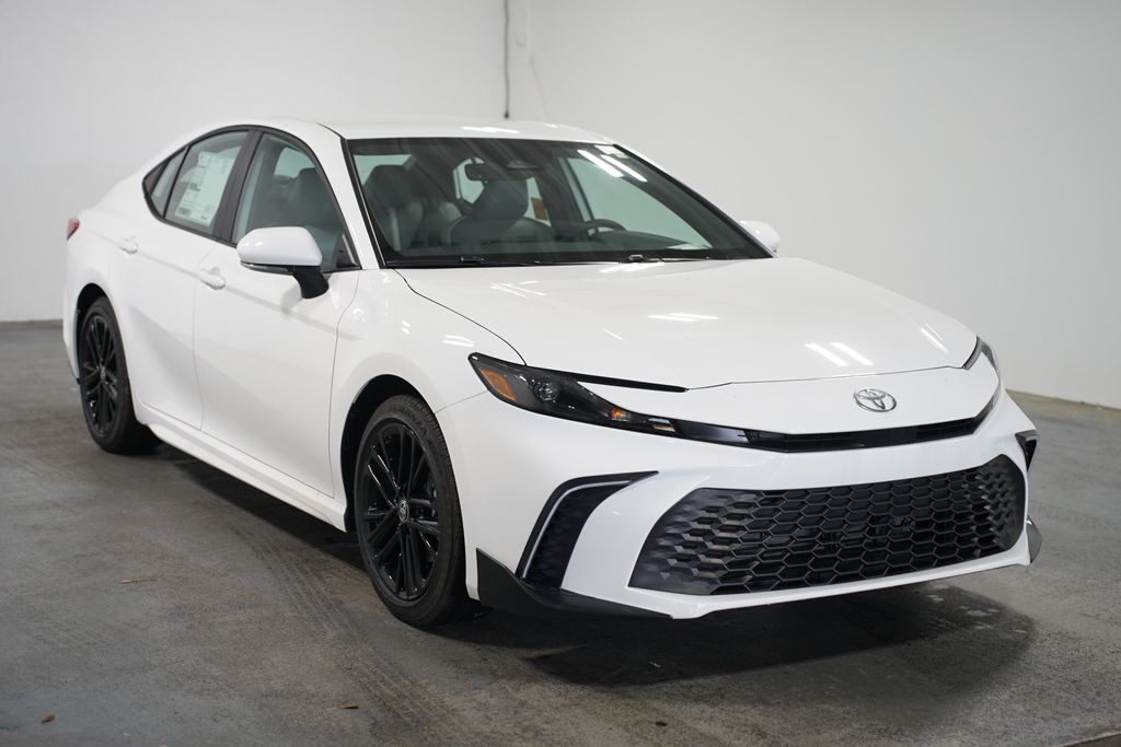 2025 Toyota Camry SE 3