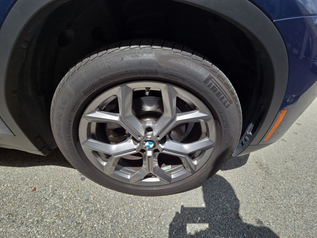 Used 2024 Blue BMW xDrive30i image 13