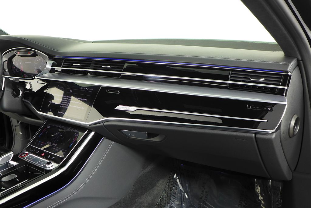 Thumbnail: 2022 Audi S8 - 14