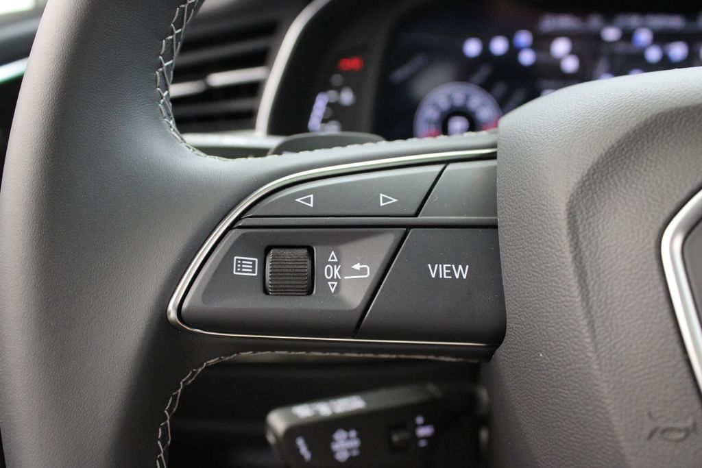 new 2025 Audi Q7 car, priced at $64,158