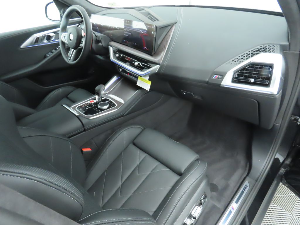 2025 BMW XM  17