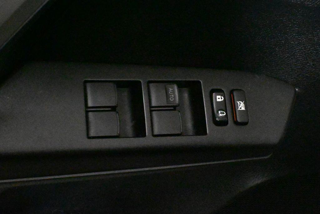 2018 Toyota RAV4 XLE 31