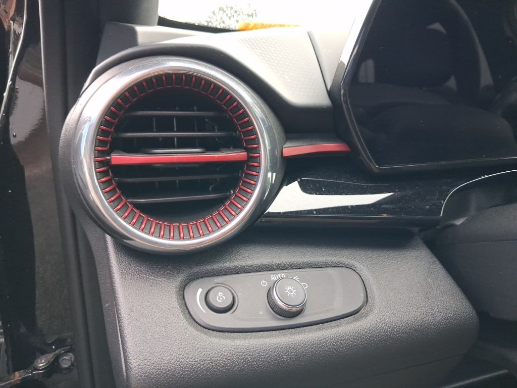 Used 2025 Chevrolet Trax SUV