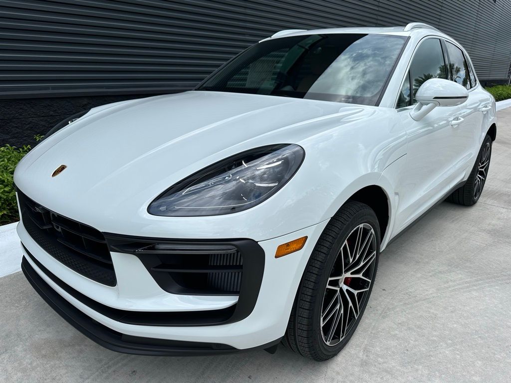 Thumbnail: 2025 Porsche Macan - 6