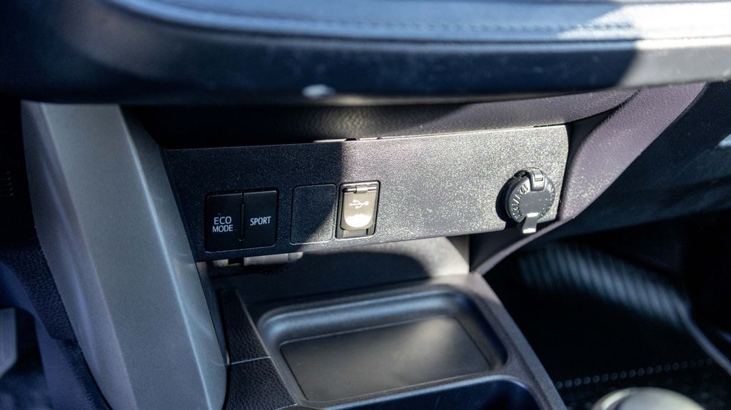 Used 2018 Toyota RAV4 LE 4D Sport Utility