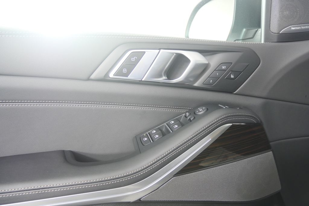 Thumbnail: 2026 BMW X5 - 8