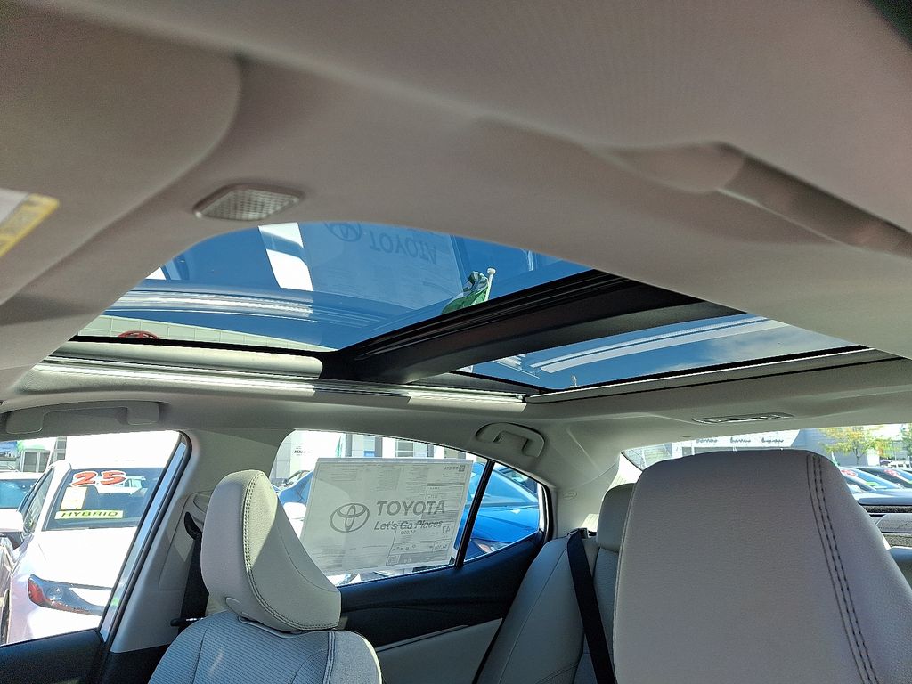 Thumbnail: 2025 Toyota Camry - 15