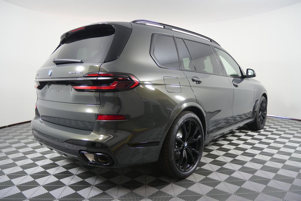 Thumbnail: 2027 BMW X7 - 3