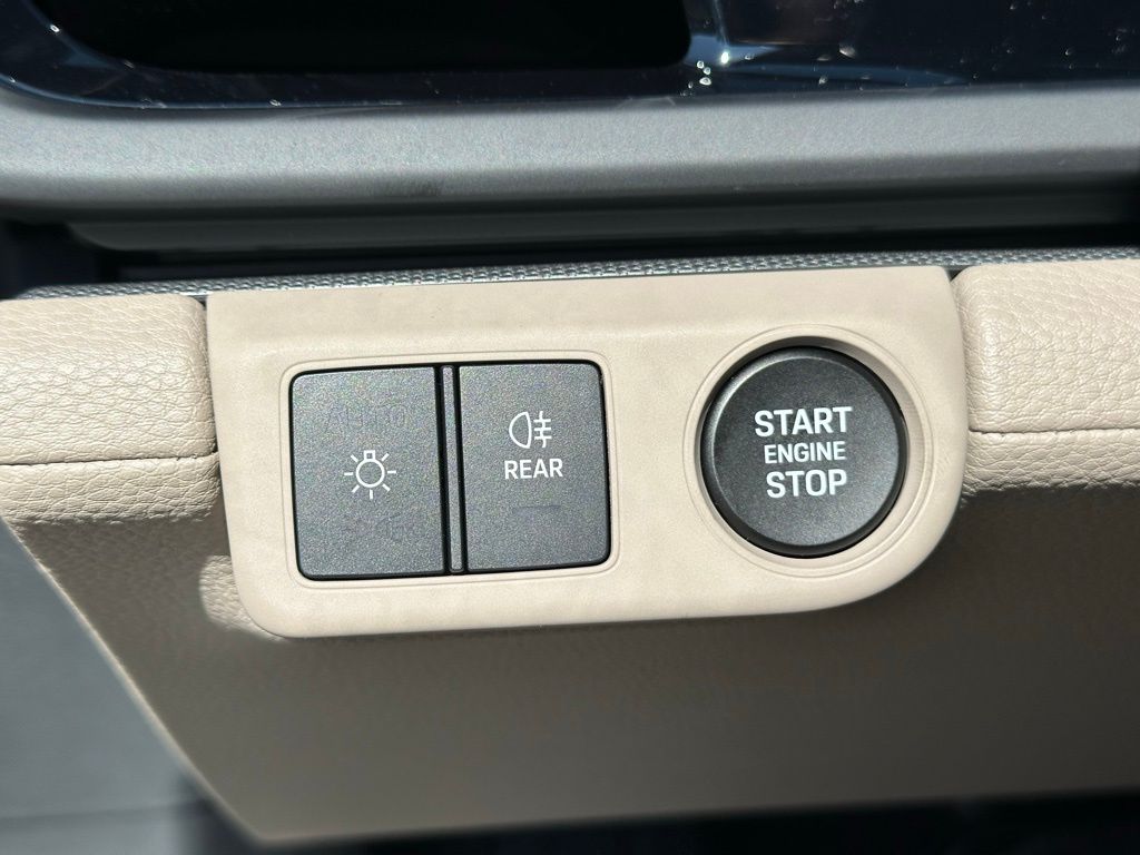 Thumbnail: 2026 Porsche Panamera - 31