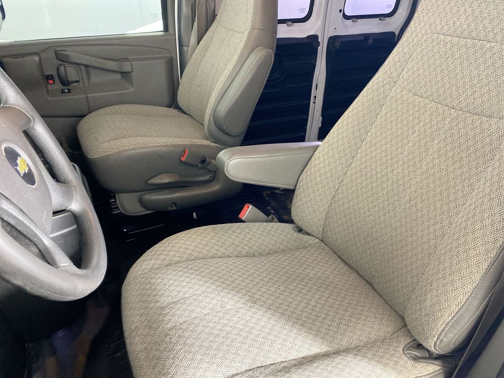 2017 Chevrolet Express 2500 Work Van 17