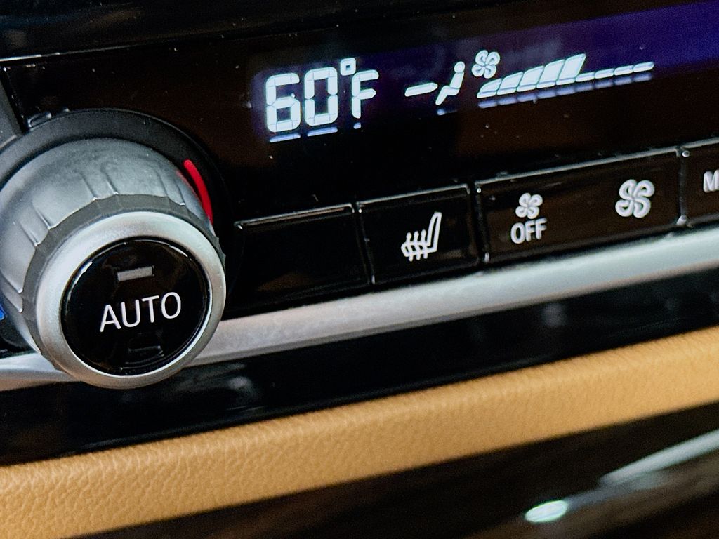 Thumbnail: 2021 BMW 5 Series - 21