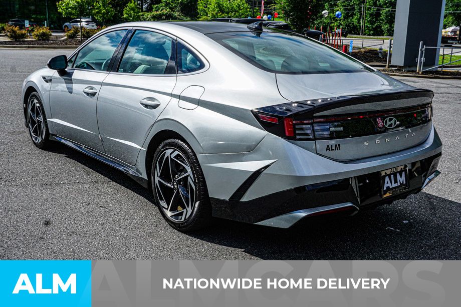 Used 2024 Silver Hyundai SEL image 5