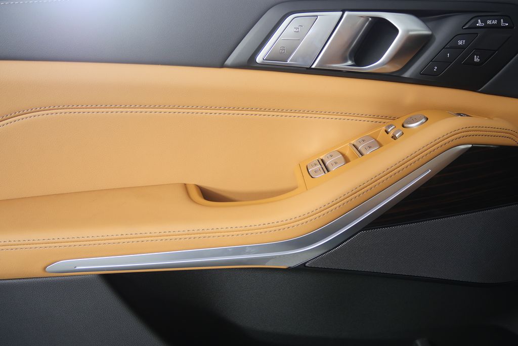 Thumbnail: 2026 BMW X7 - 8