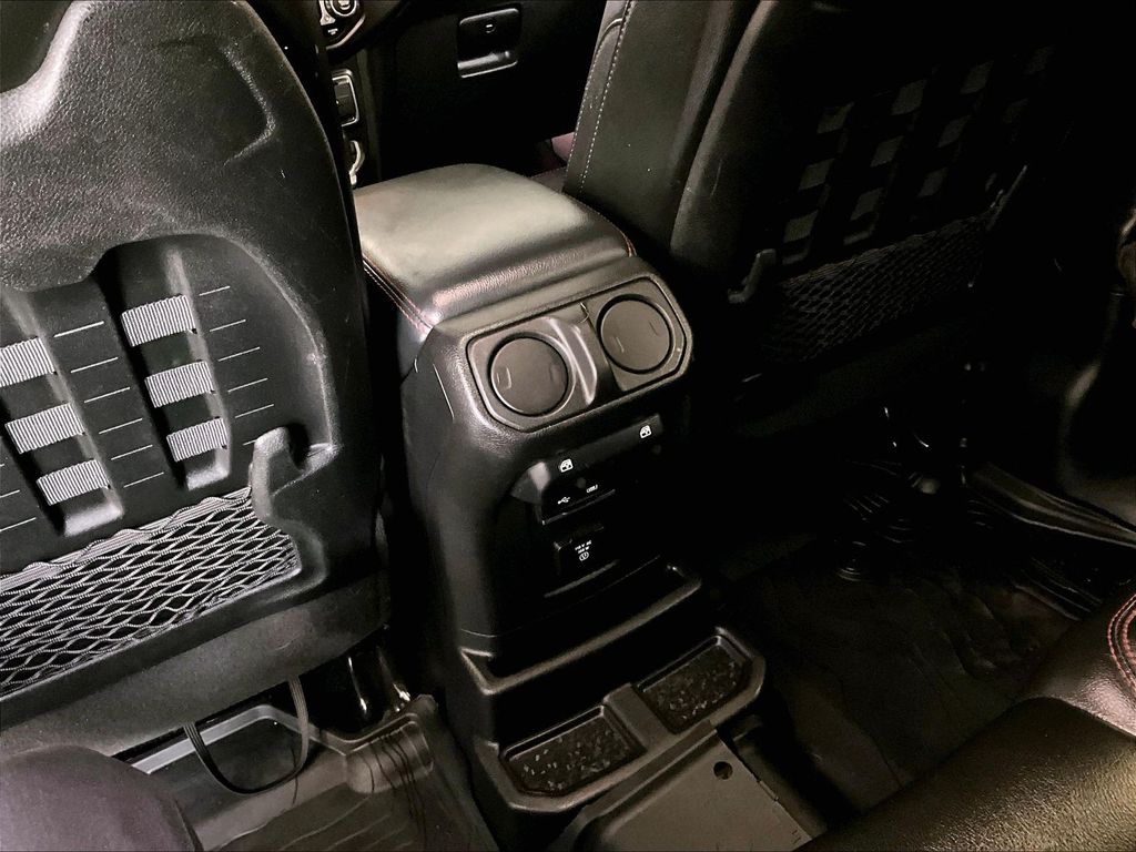 2020 Jeep Wrangler — photo 29