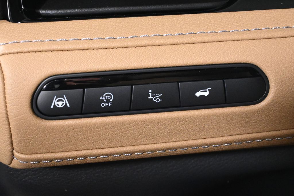 Thumbnail: 2026 INFINITI QX80 - 26