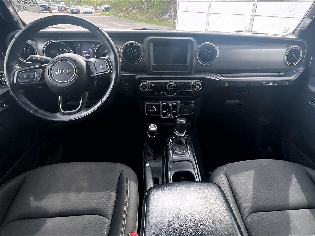 2022 Jeep Wrangler — photo 21