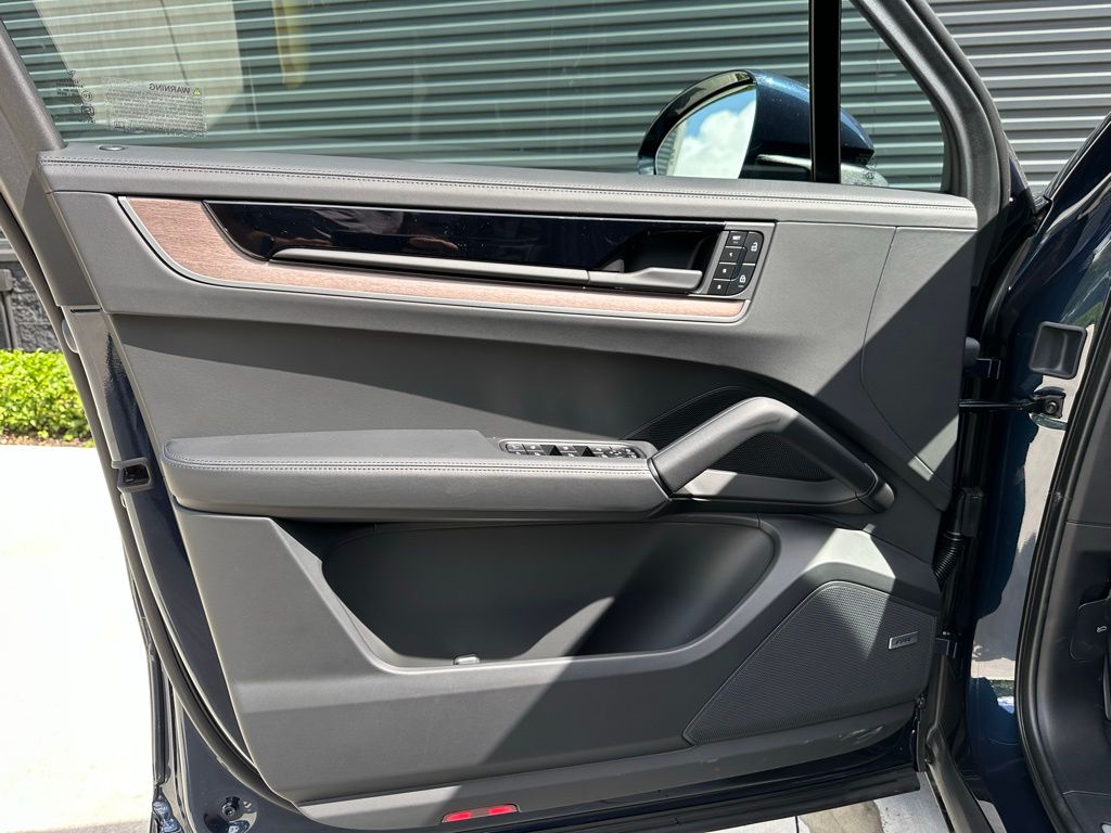 Thumbnail: 2025 Porsche Cayenne - 14