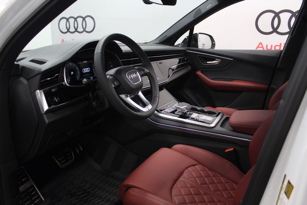 Thumbnail: 2026 Audi SQ7 - 12