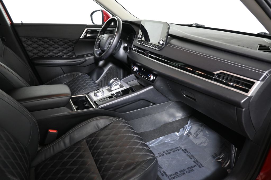 Thumbnail: 2022 Mitsubishi Outlander - 28