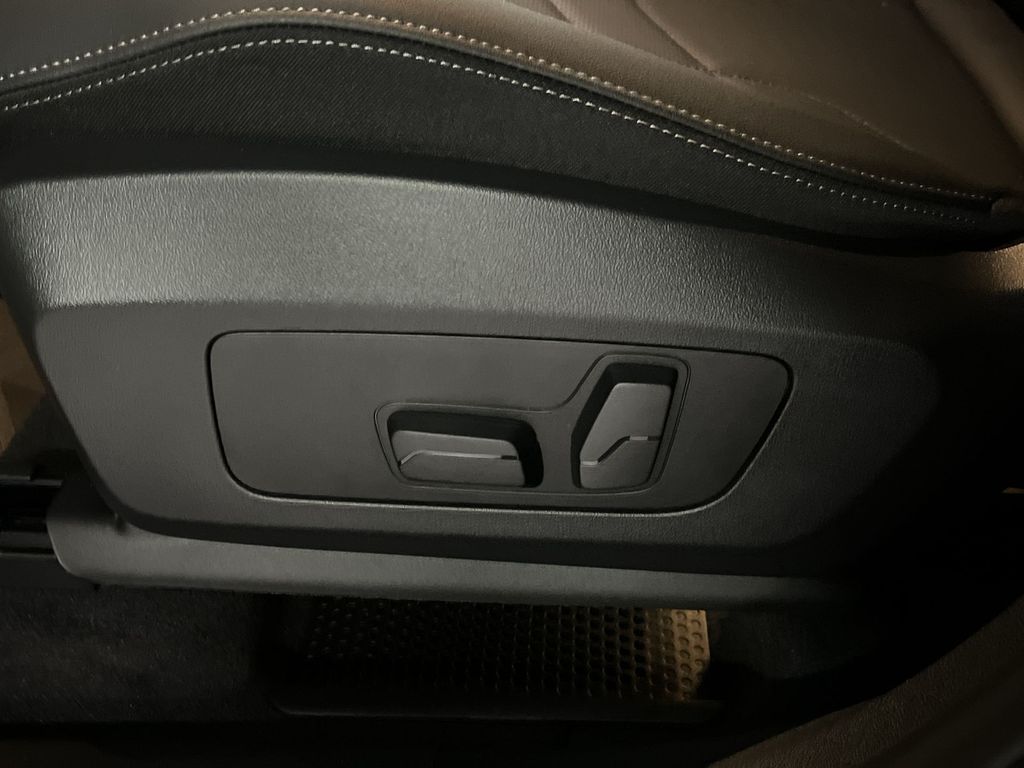 2025 BMW X1 xDrive28i 12