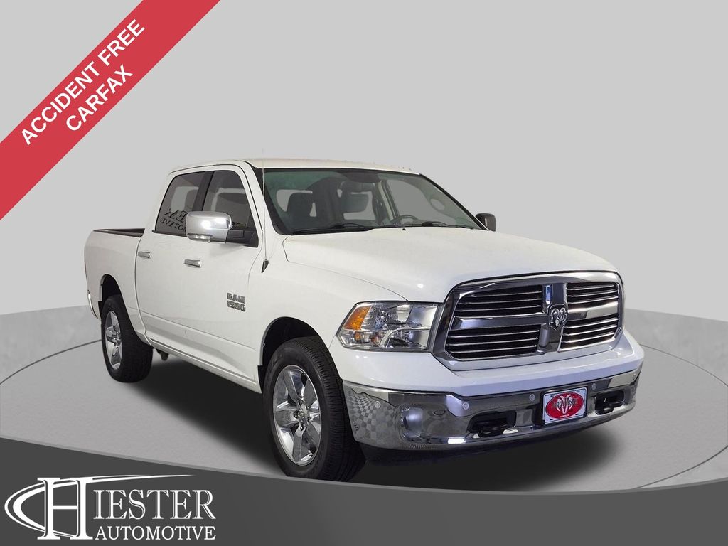Bright White Clearcoat 2018 RAM 1500 Pickup Truck Four-Wheel Drive 8-Speed Automatic