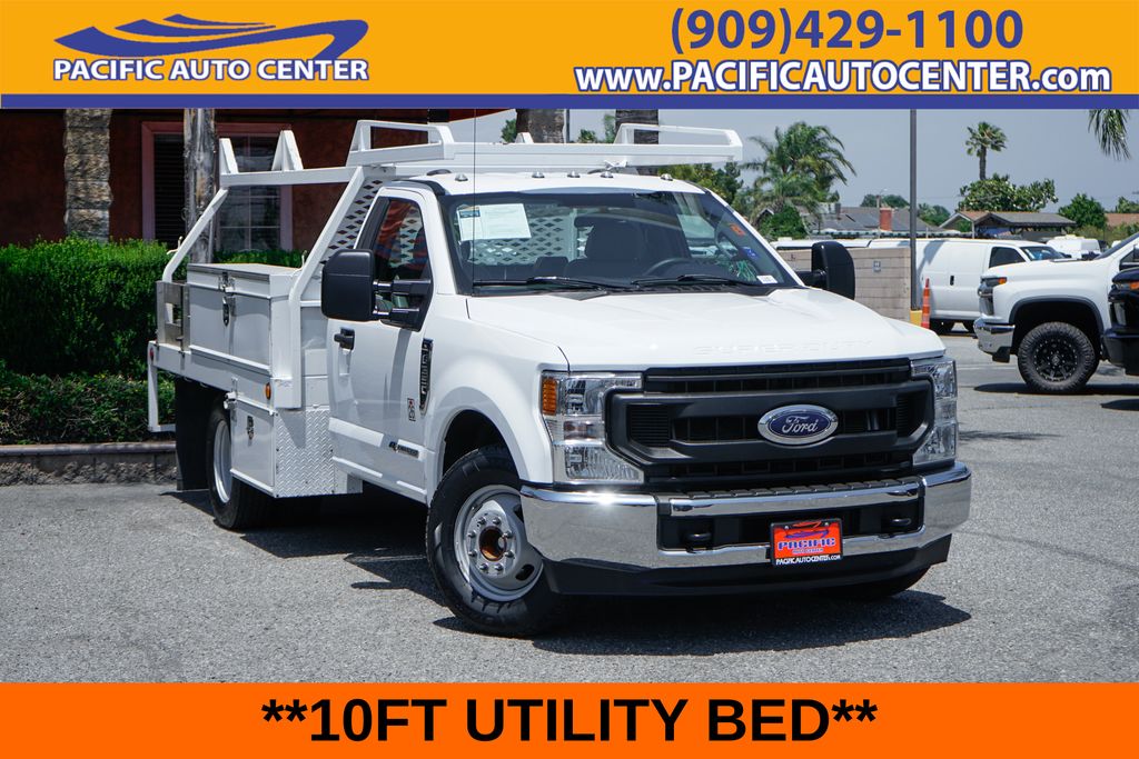 Oxford White 2021 Ford F-350 Super Duty Chassis Pickup Truck 4X2 Automatic