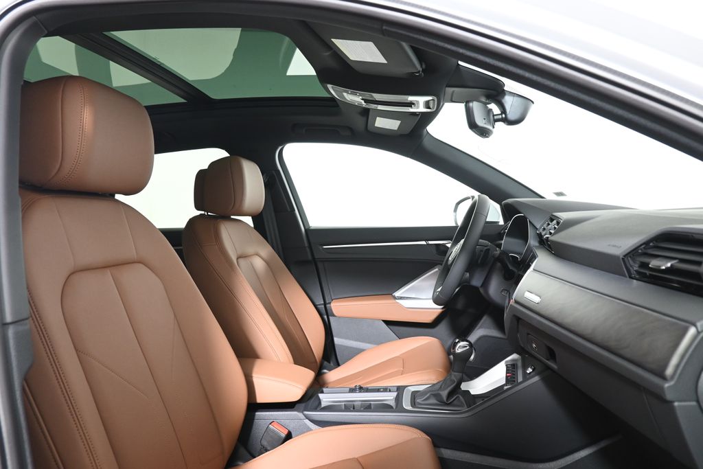 Thumbnail: 2025 Audi Q3 - 23