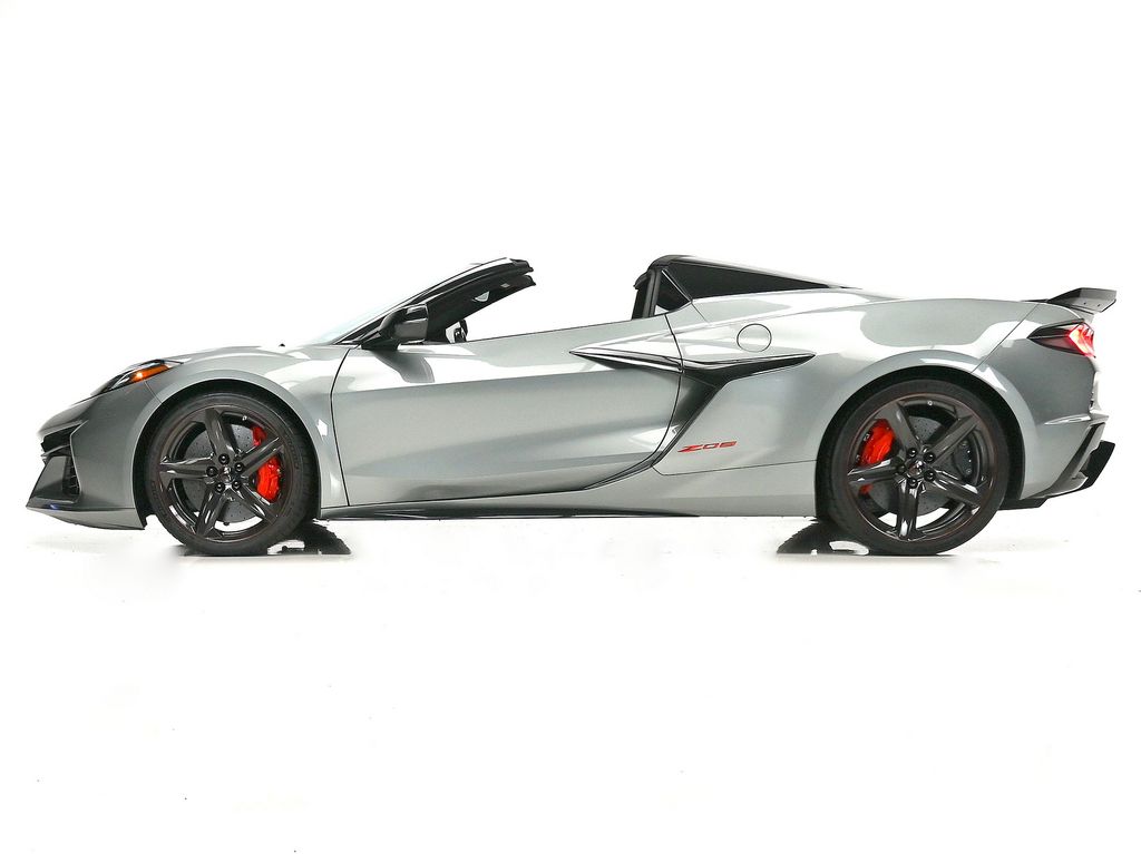 Used 2024 Gray Chevrolet Z06 image 25