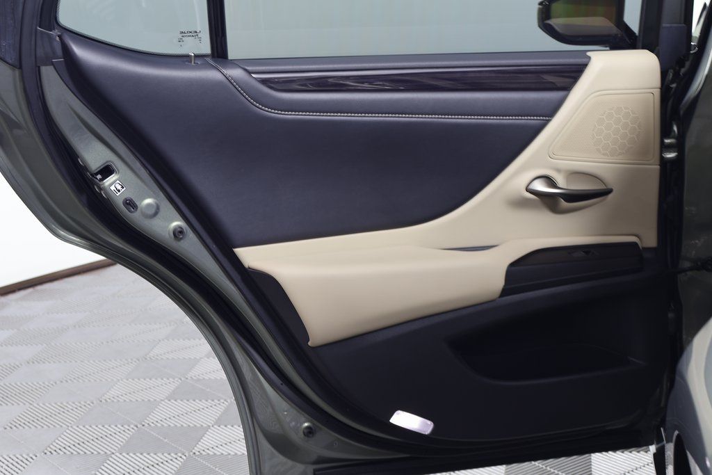 Thumbnail: 2019 Lexus ES - 13