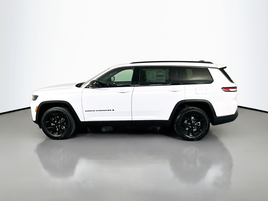 New 2026 White/off-white Jeep Laredo Altitude image 4