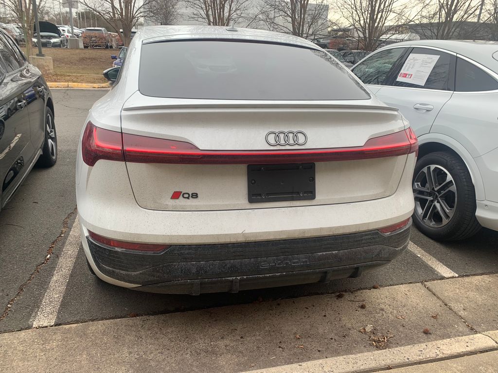 Thumbnail: 2024 Audi Q8 e-tron - 7