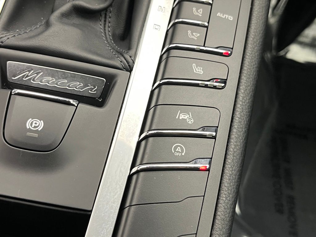 Thumbnail: 2021 Porsche Macan - 20