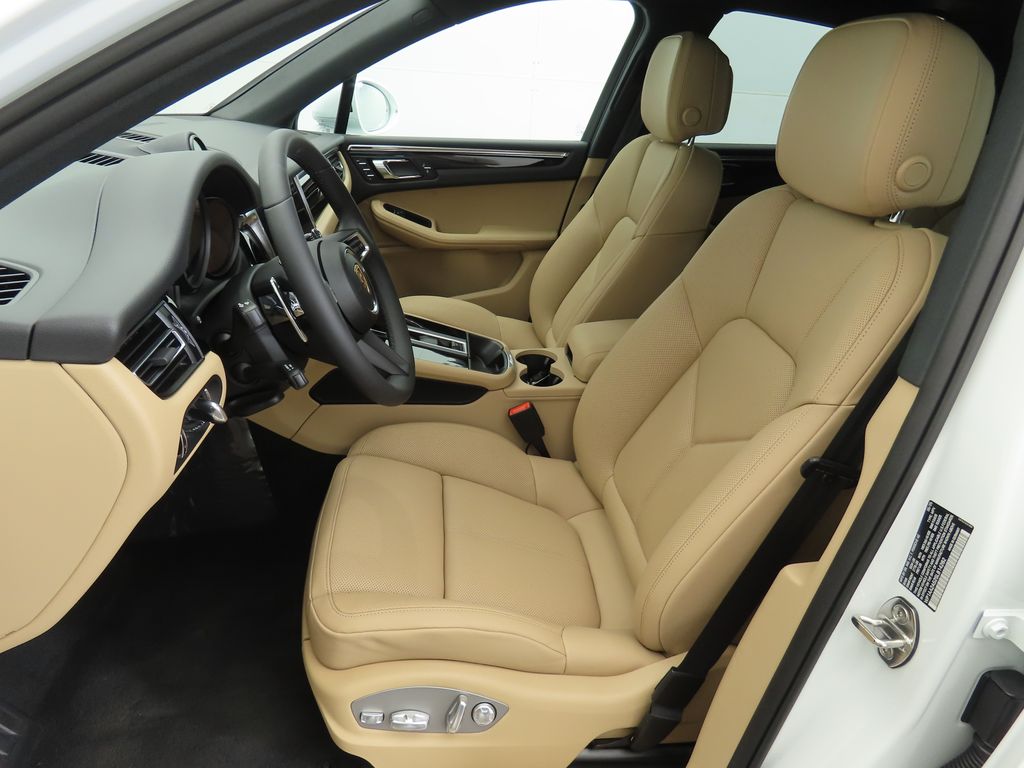 Thumbnail: 2025 Porsche Macan - 5