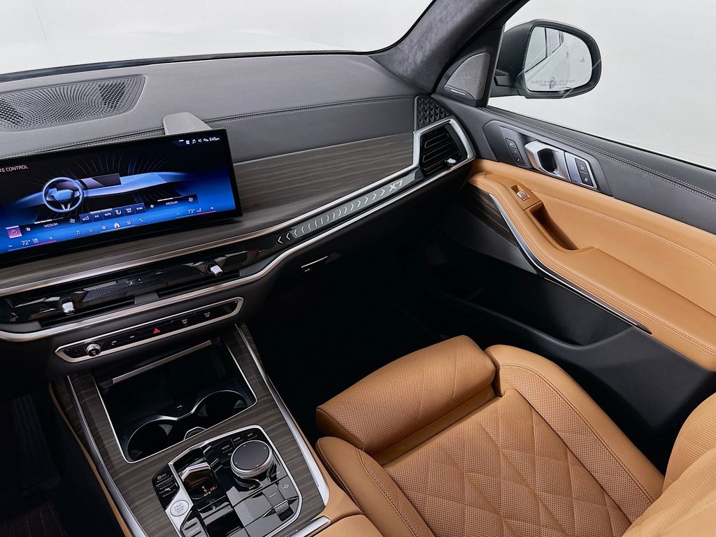 Thumbnail: 2025 BMW X7 - 24