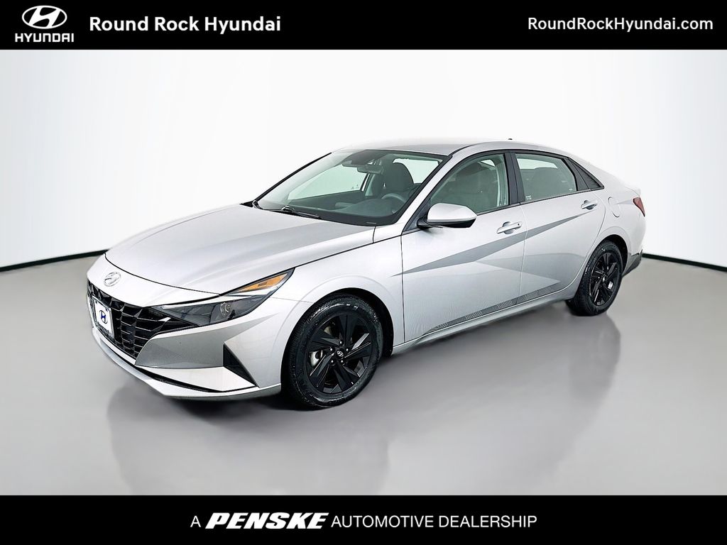 Shimmering Silver 2022 Hyundai Elantra Sedan Front-Wheel Drive Continuously Variable Transmission