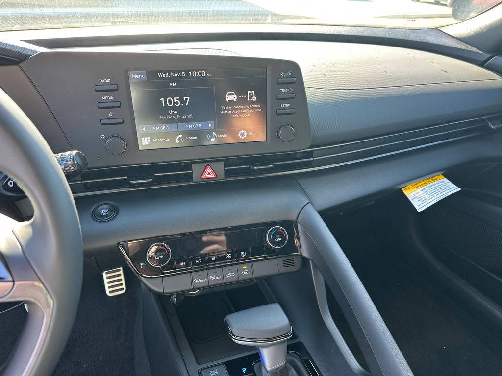 Used 2025 Gray Hyundai SEL Sport image 27