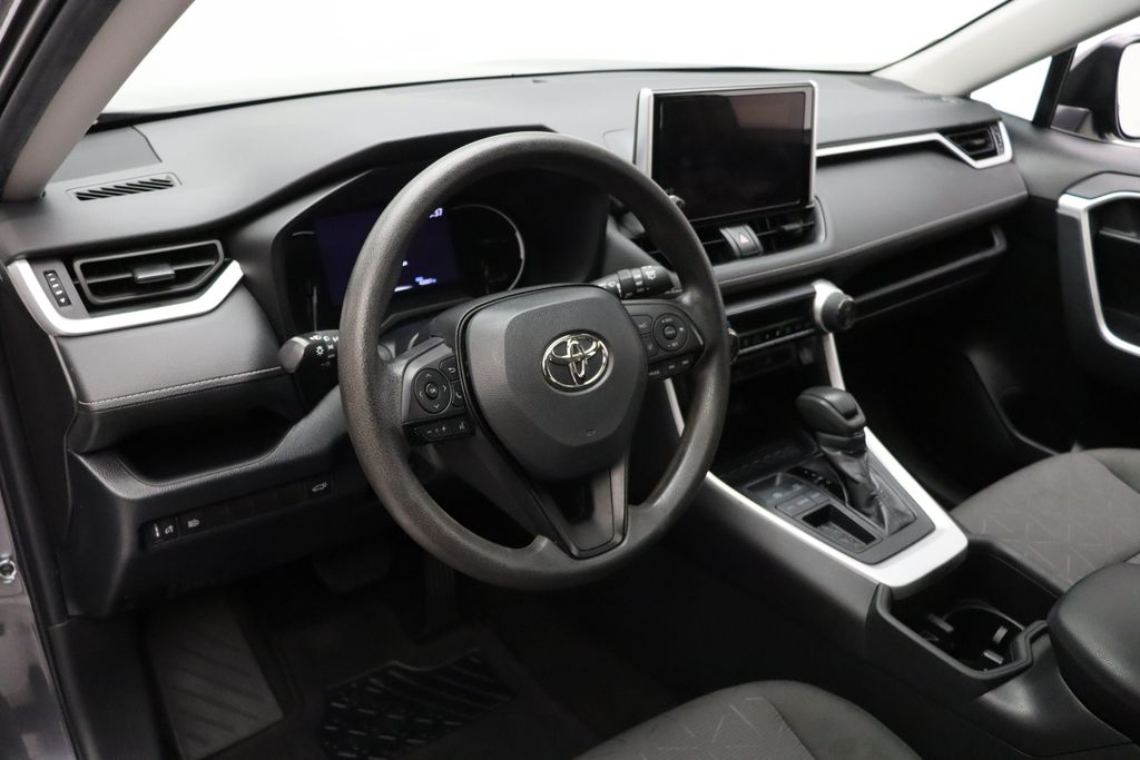 2023 Toyota RAV4 XLE 15