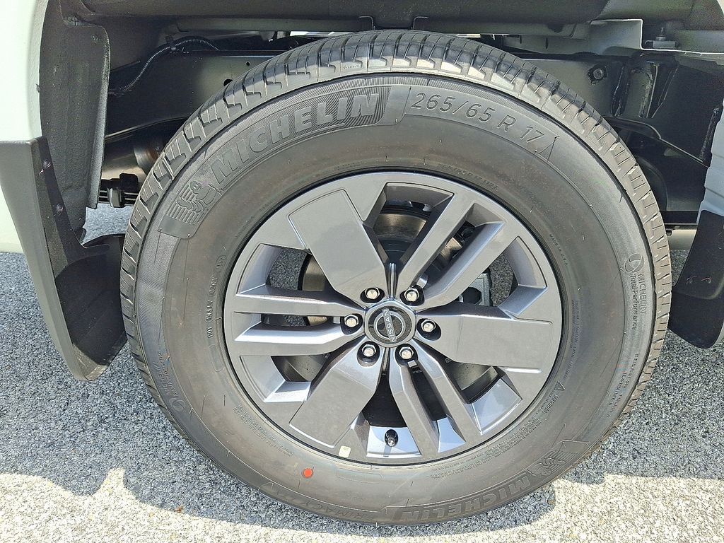 2026 Nissan Frontier — photo 5