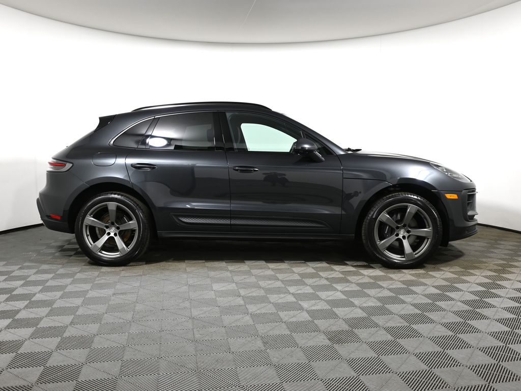 Thumbnail: 2025 Porsche Macan - 8