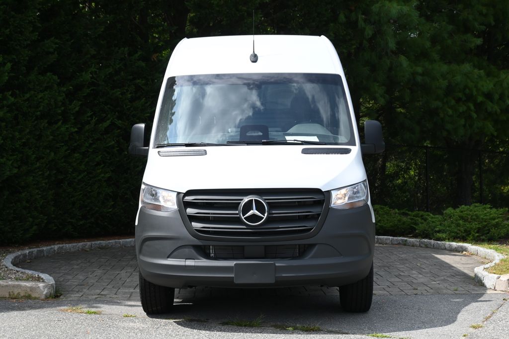 Thumbnail: 2025 Mercedes-Benz Sprinter - 9