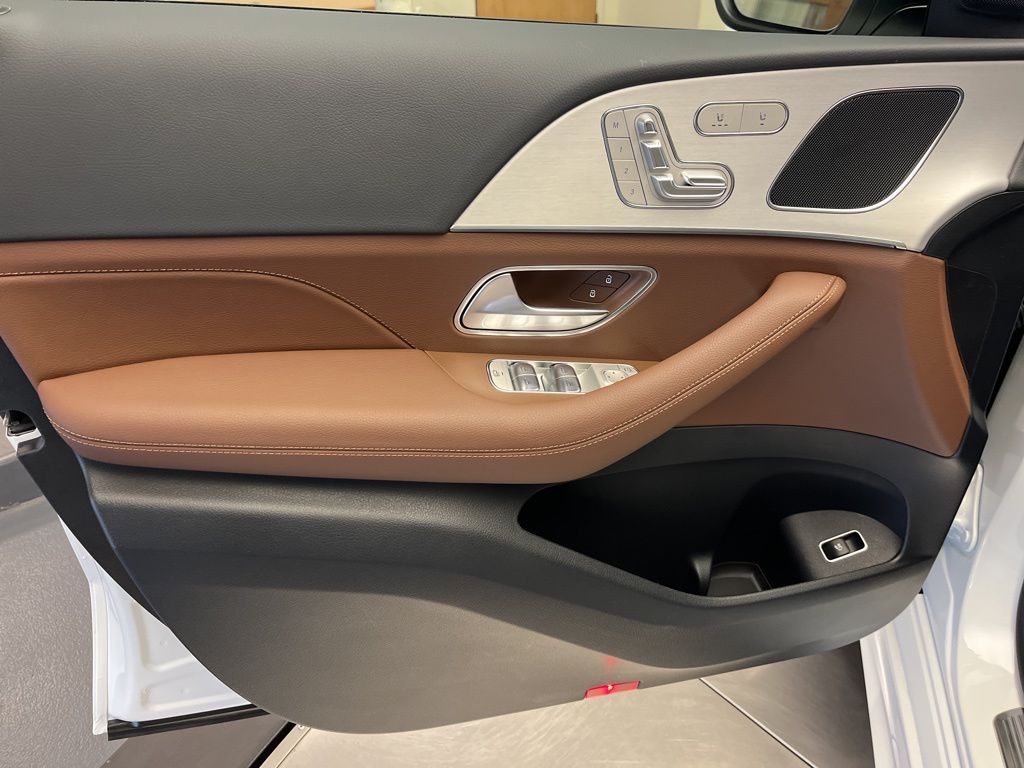 Thumbnail: 2026 Mercedes-Benz GLE - 11