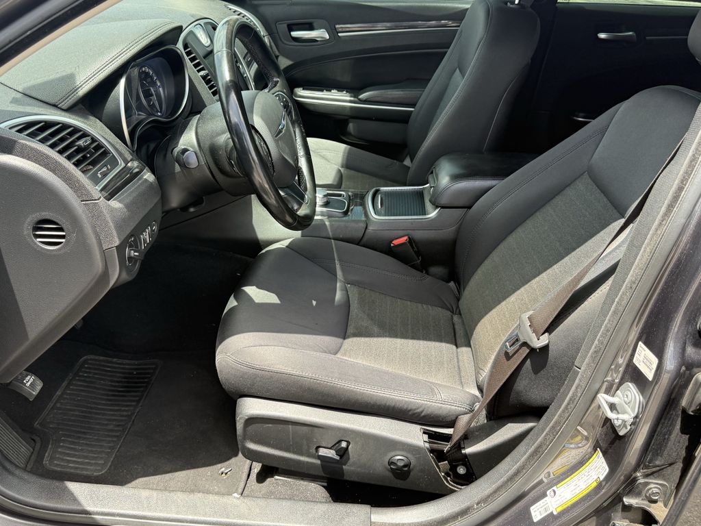 2019 Chrysler 300 Touring - 11