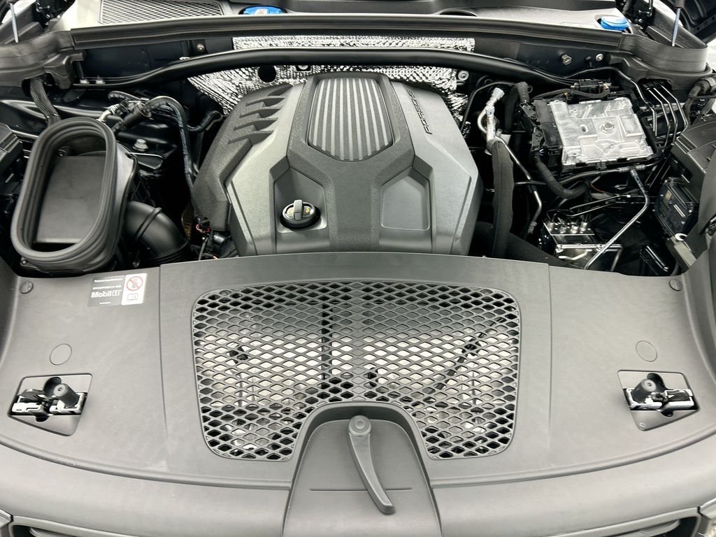 Thumbnail: 2026 Porsche Macan - 30