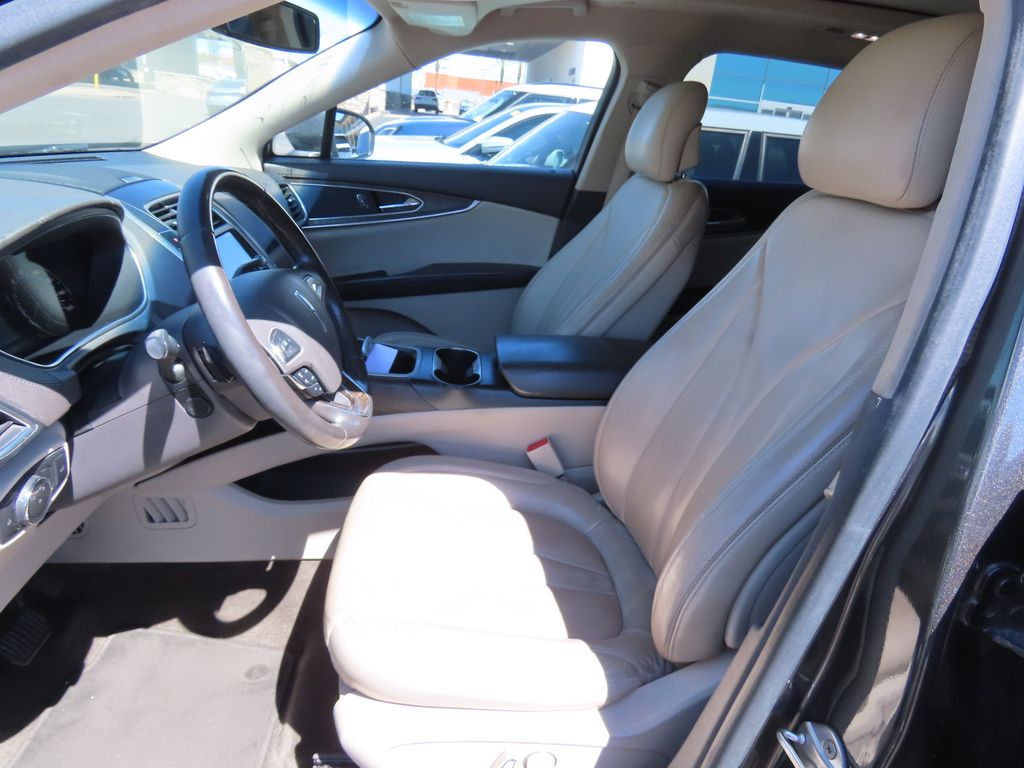 Thumbnail: 2017 Lincoln MKX - 10