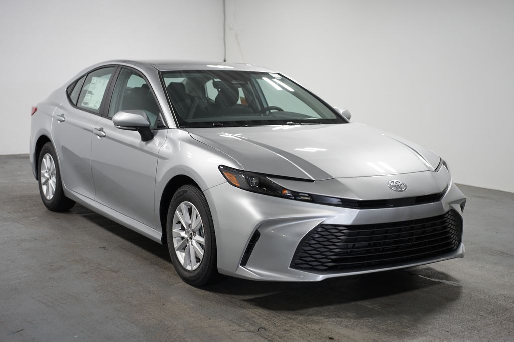 2025 Toyota Camry LE 3
